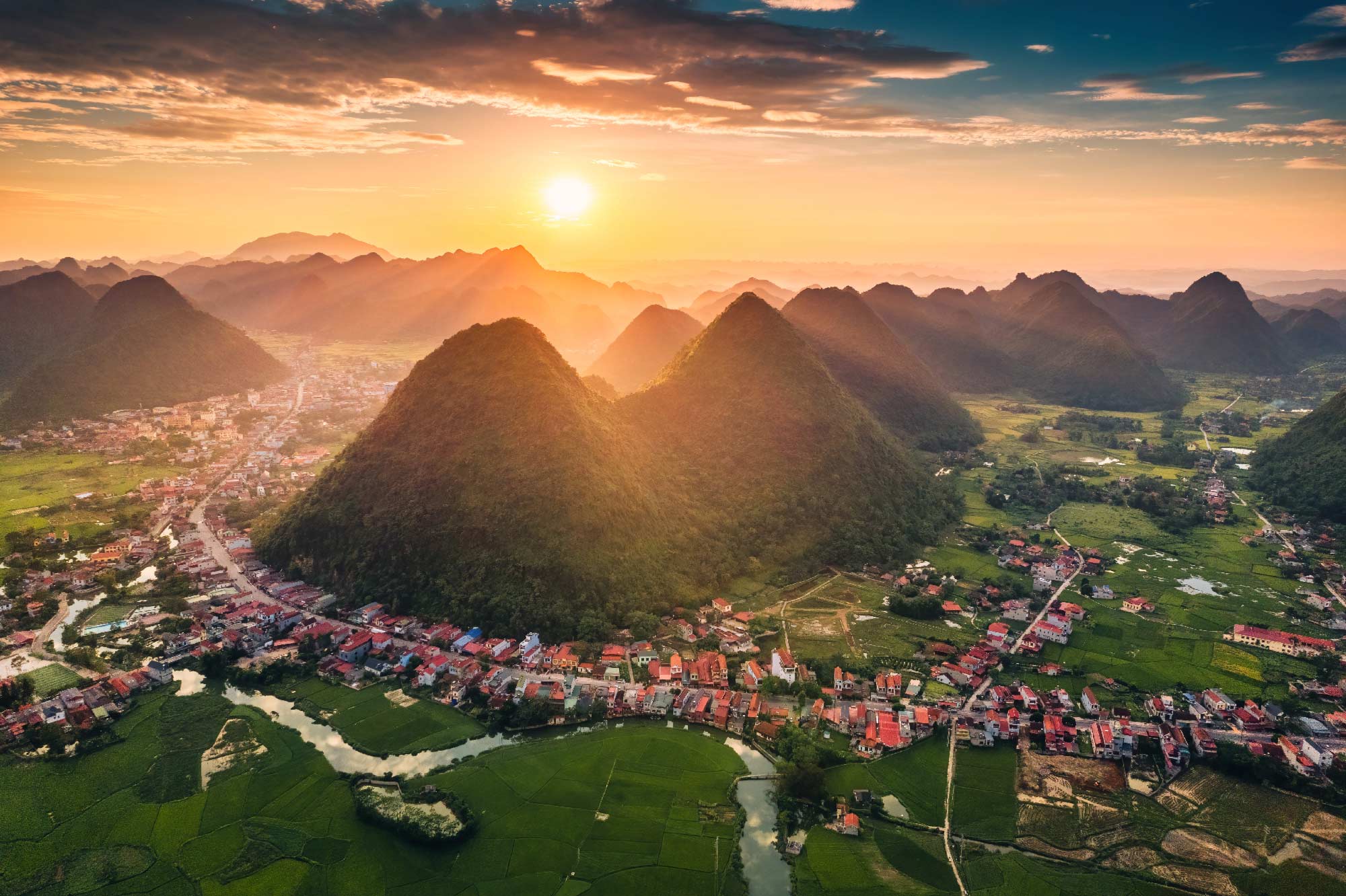 atardecer en yangsho visto desde las alturas